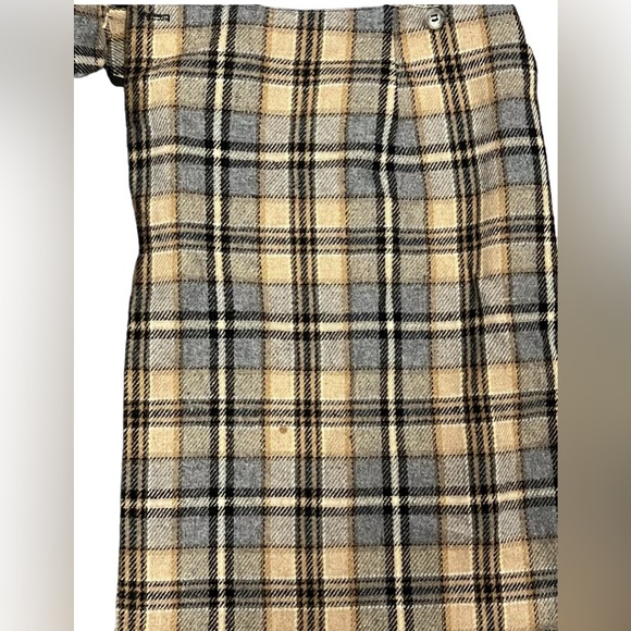 Vtg Casual Corner Annex~Blue/Tan Plaid Wrap Skirt  Size 8 Wool blend  28”x19” - Picture 5 of 6